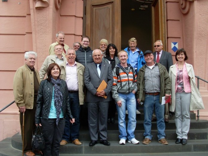 Gruppenbild mit Anke Simon, MdL.